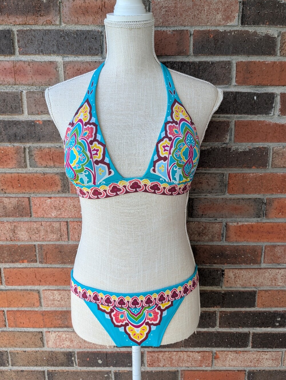 💙 Vintage Victoria's Secret SWIM (2011) Mandala Multicolor Print Halter Bikini